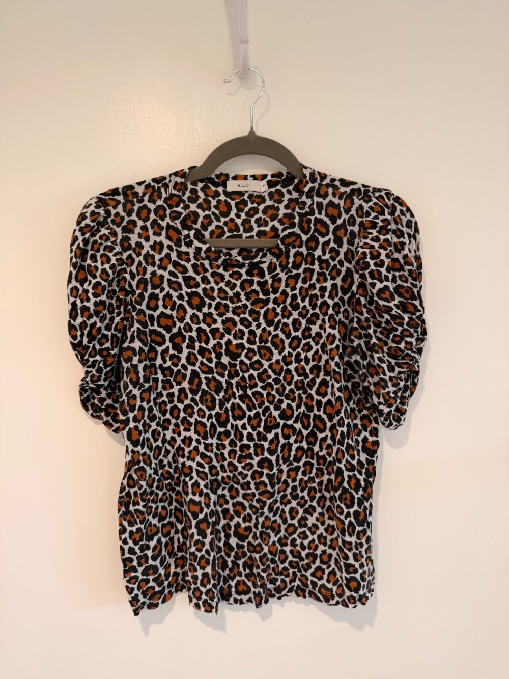 A.L.C. Leopard Print Puff Sleeve Top M EUC